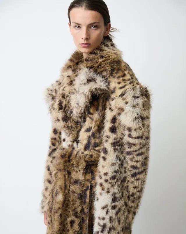 The Kassel coat in faux lynx made by Aknvas