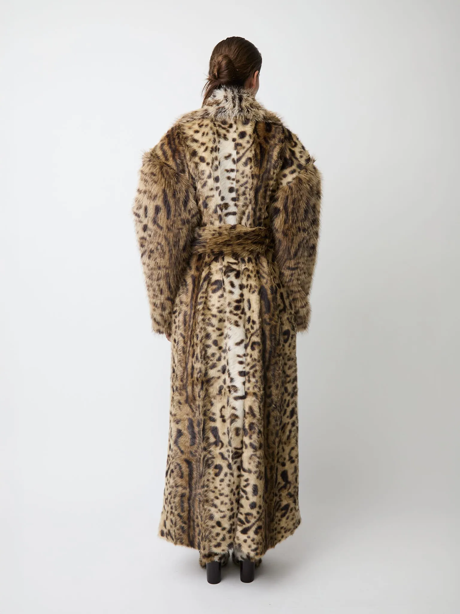 The Kassel coat in faux lynx sold by Aknvas product image thumbnail 5