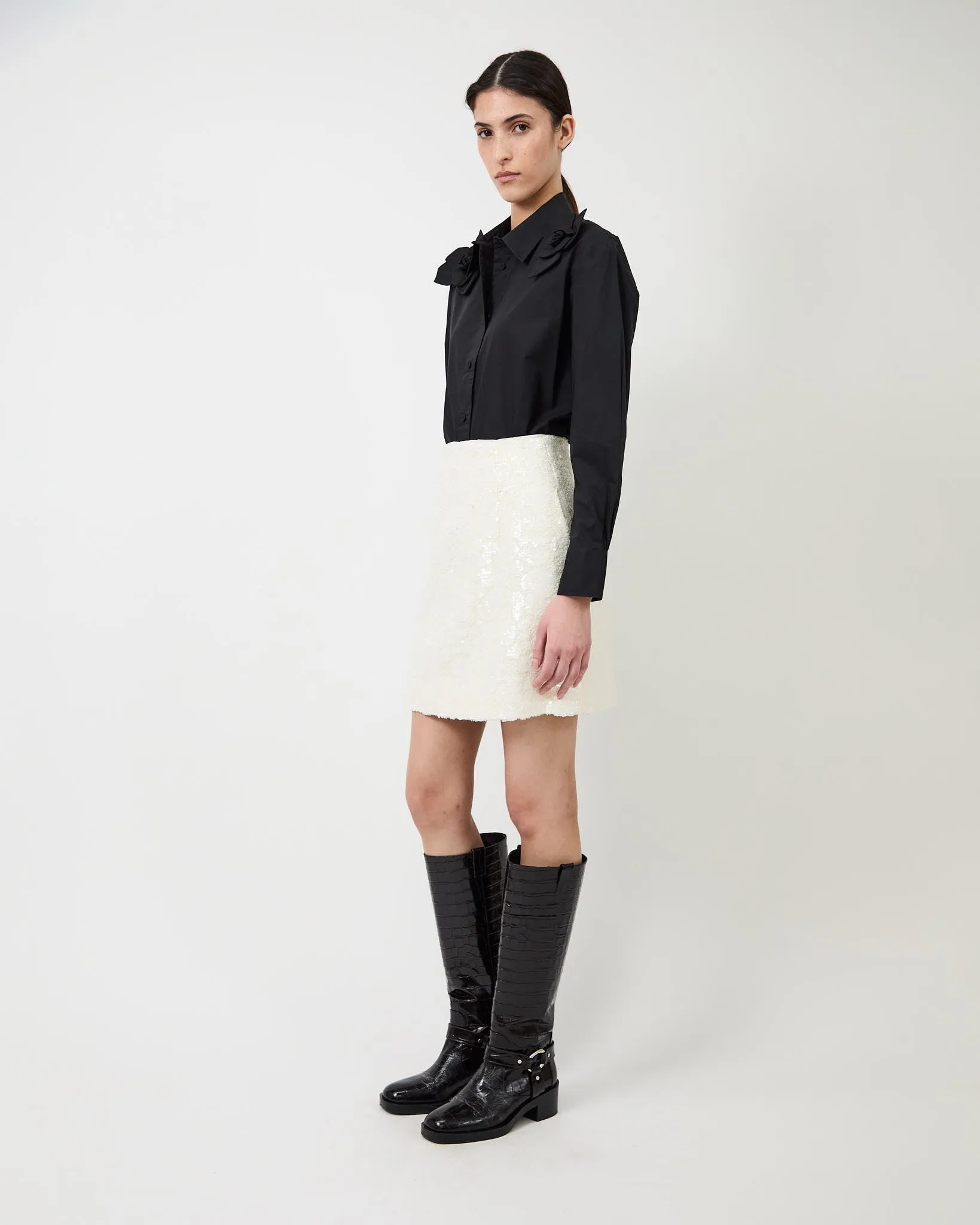 The Flor shirt in black sold by Aknvas product image thumbnail 3