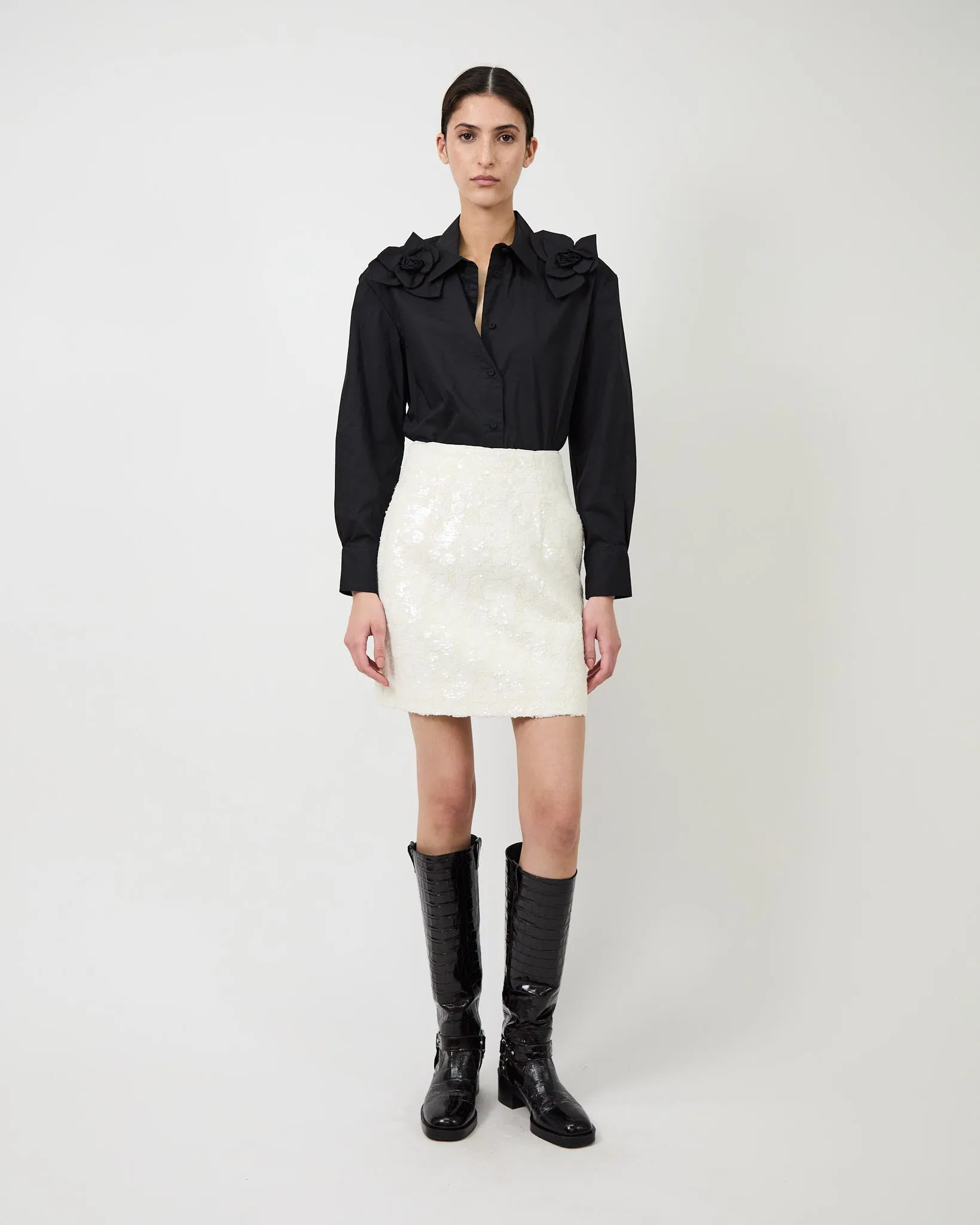 The Flor shirt in black sold by Aknvas product image thumbnail 2
