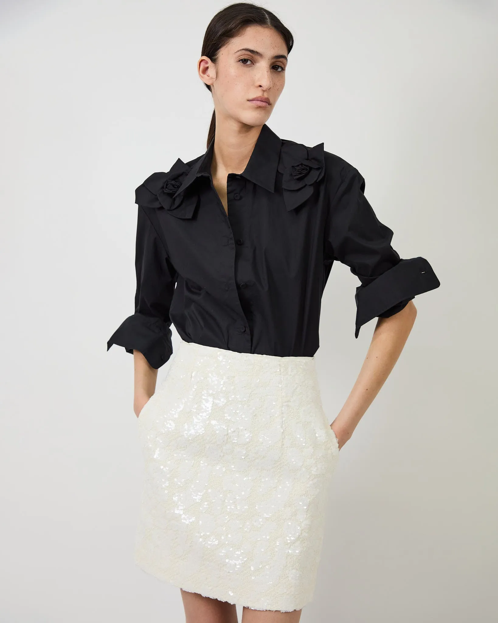 The Flor shirt in black sold by Aknvas product image thumbnail 5