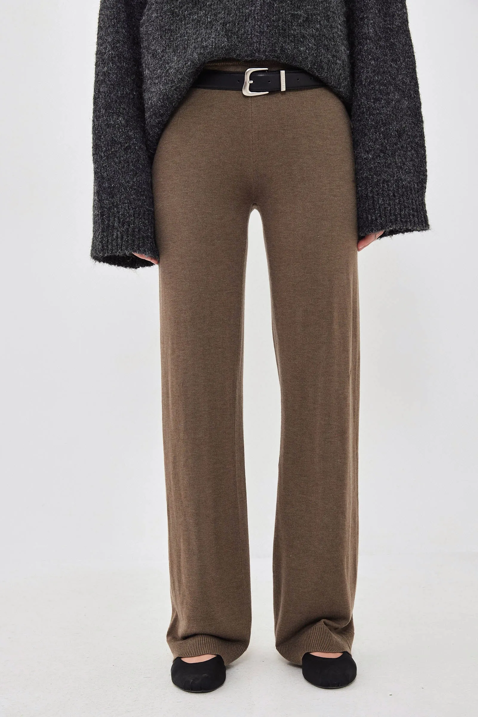 Light Knitted Pants sold by Dé Rococo product image thumbnail 2