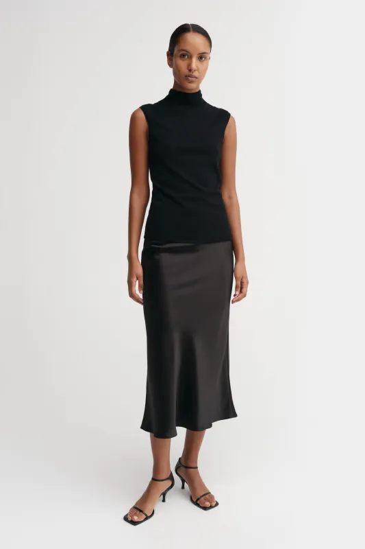 Elle Top, black made by Almada Label