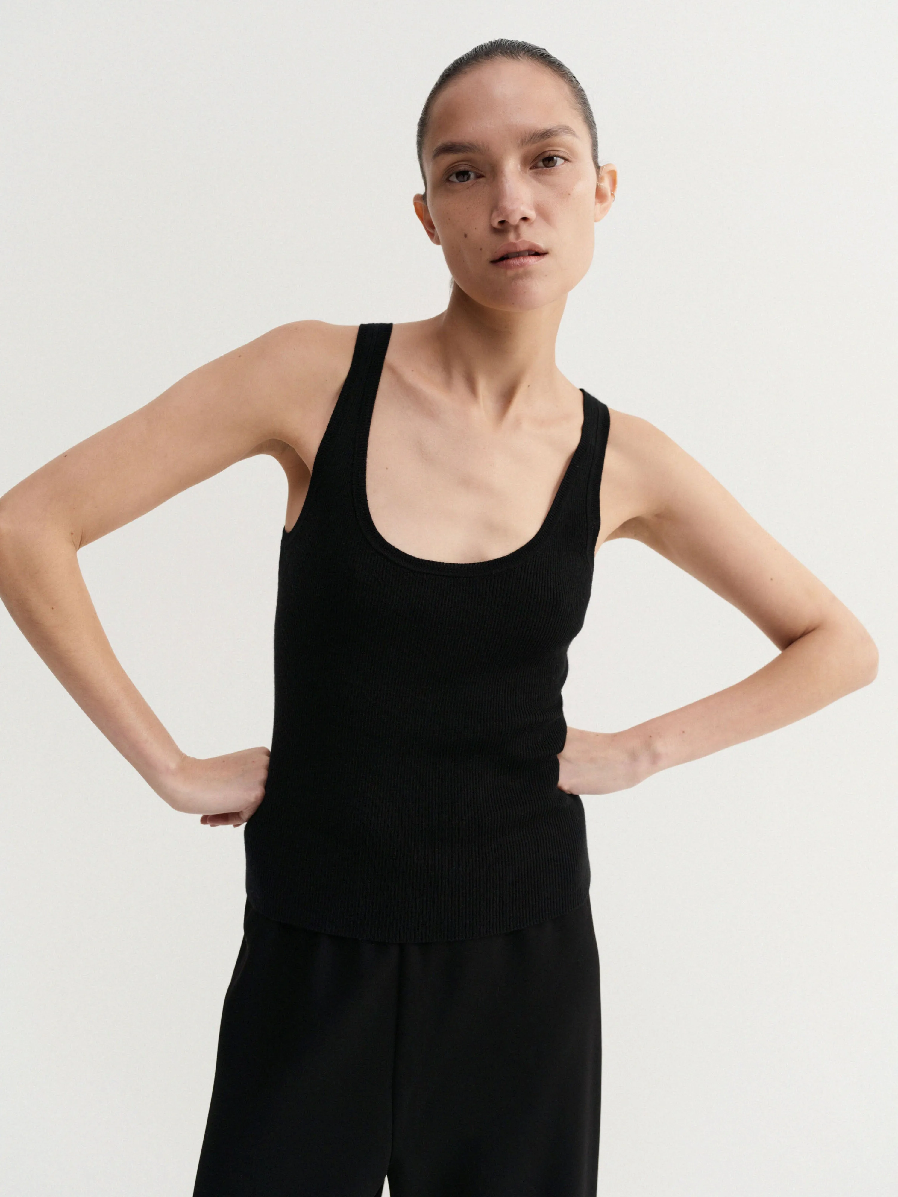 Indy Rib Top, black sold by Almada Label product image thumbnail 2