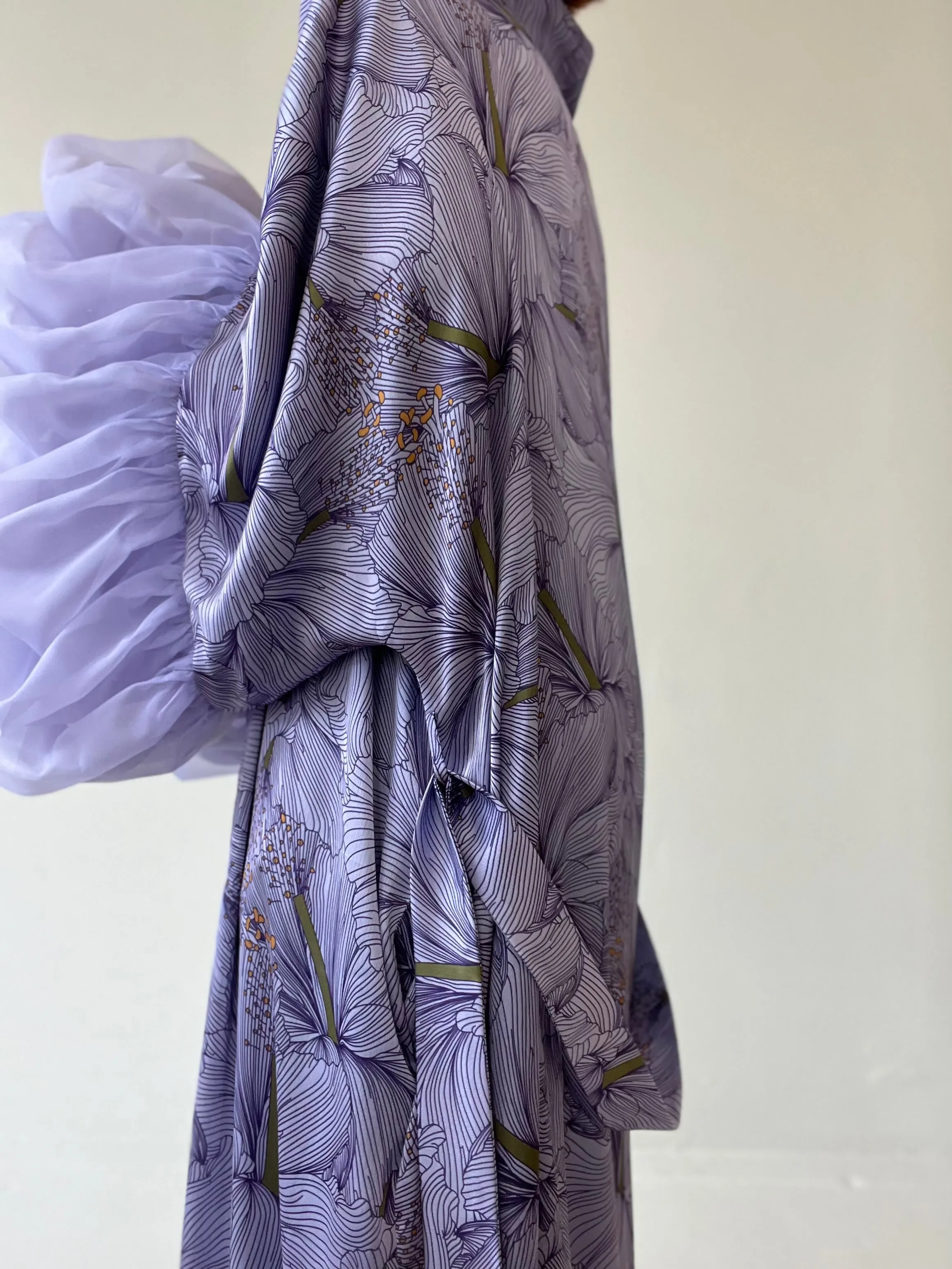 Hibiscus Wilted Sleeve Robe (Pre Order - Ships 7/24/26) sold by Fe Noel product image thumbnail 4