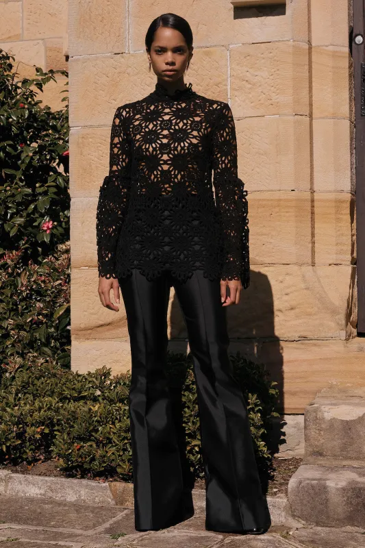 Bell Top in Black made by macgraw