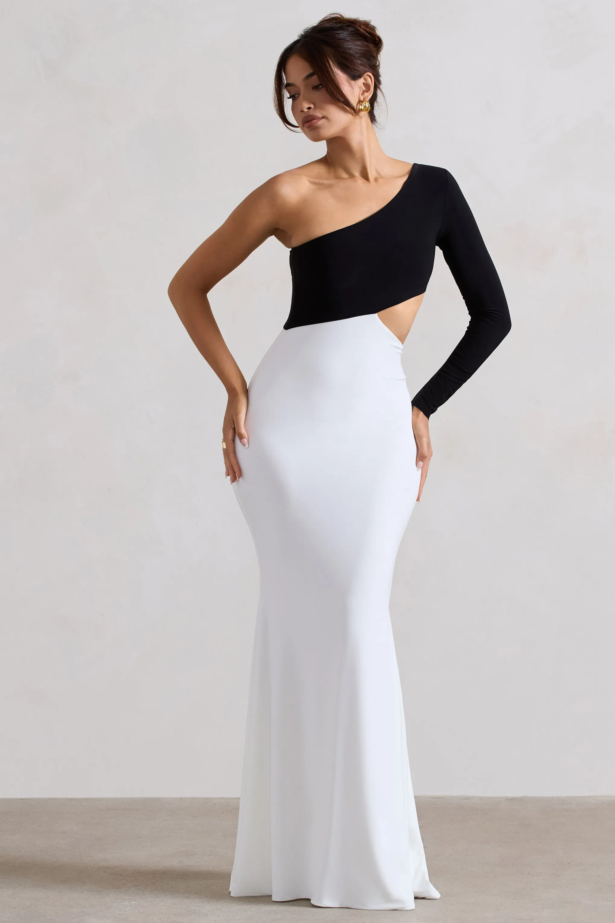 Nantes | Black & White Asymmetric One-Sleeve Cut-Out Maxi Dress sold by Club L London product image thumbnail 4