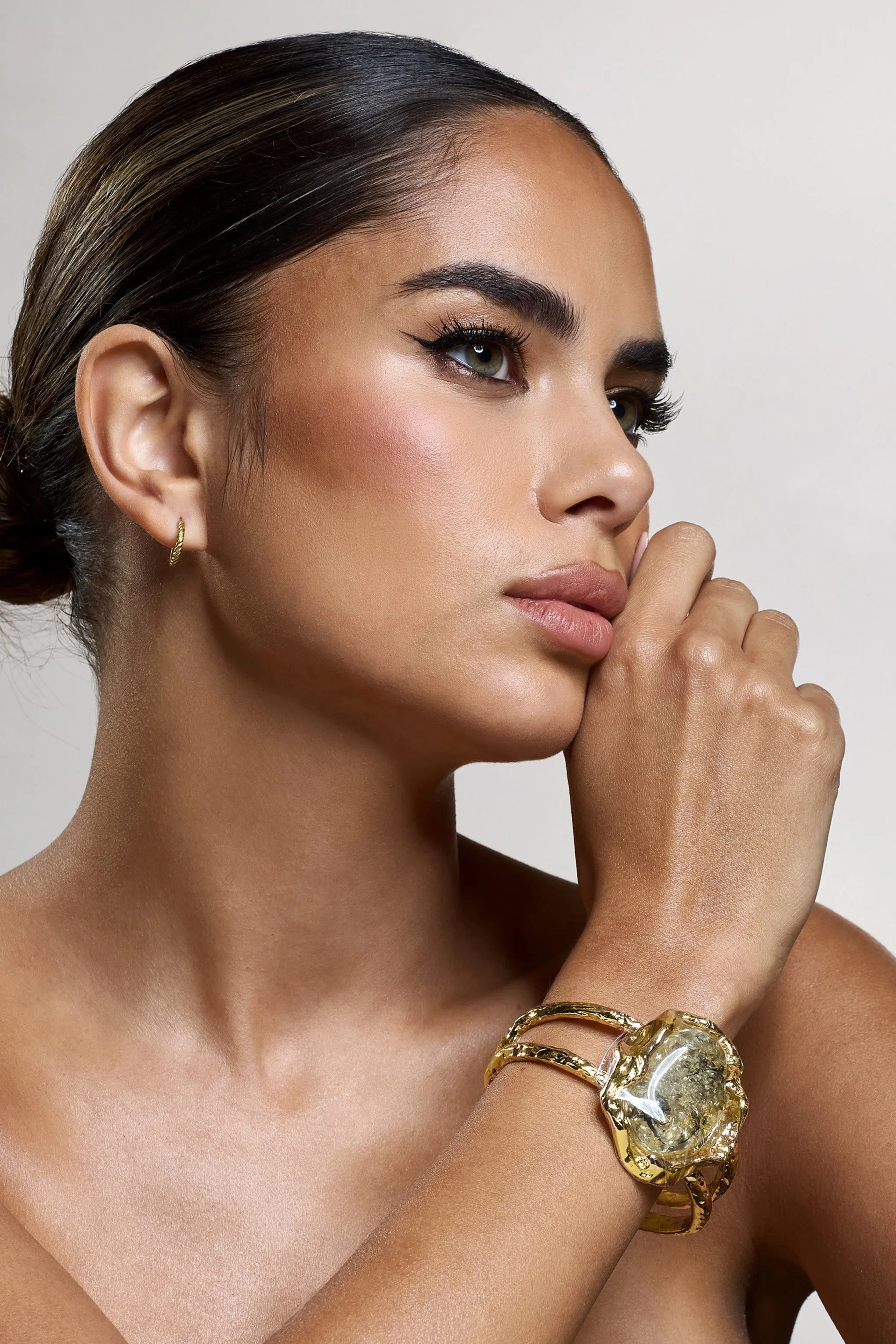 Zyon | Gold Textured Chunky Pendant Bangle sold by Club L London product image thumbnail 4