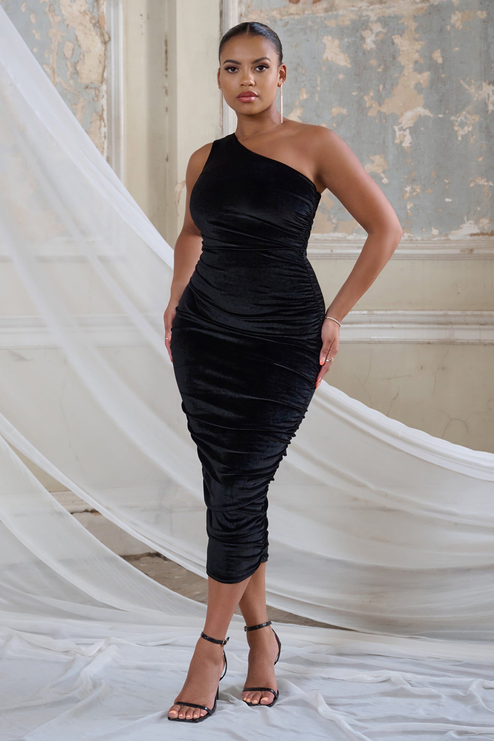 Back For More | Black Velvet One Shoulder Ruched Midi Dress sold by Club L London product image thumbnail 4