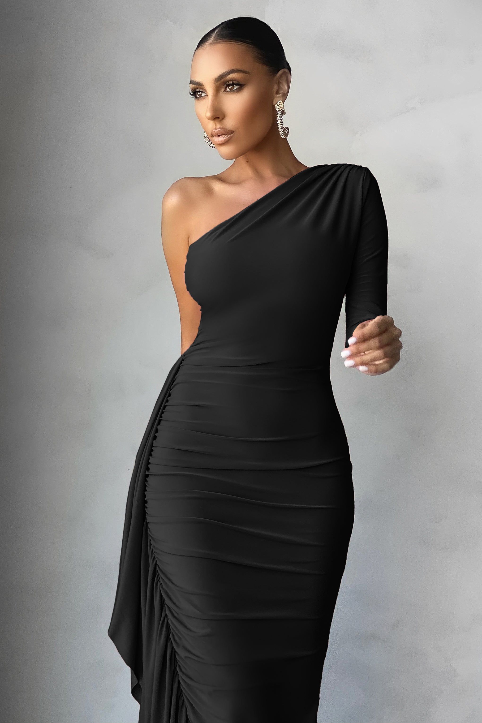 Never Let Go | Black One Shoulder Ruched Side Detail Maxi Dress sold by Club L London product image thumbnail 3