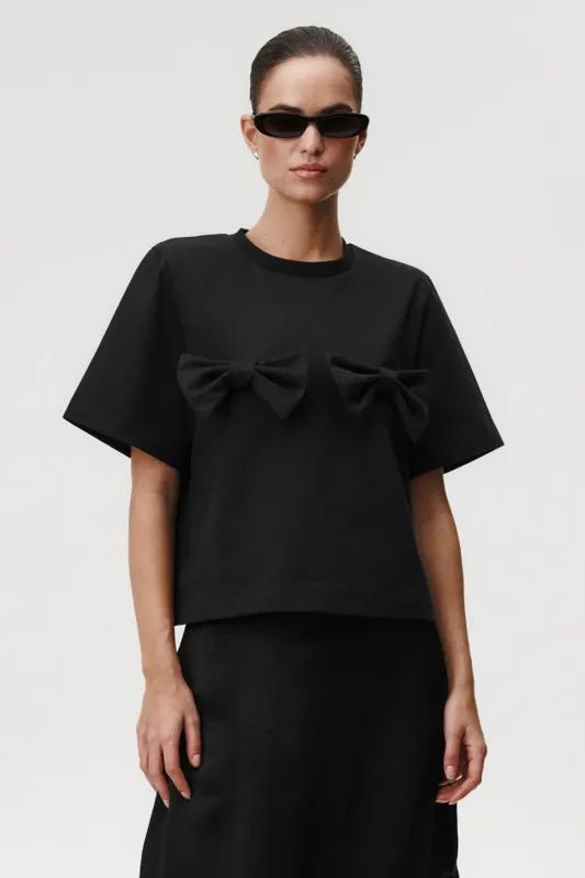 Everly T-Shirt Black made by Undress Code