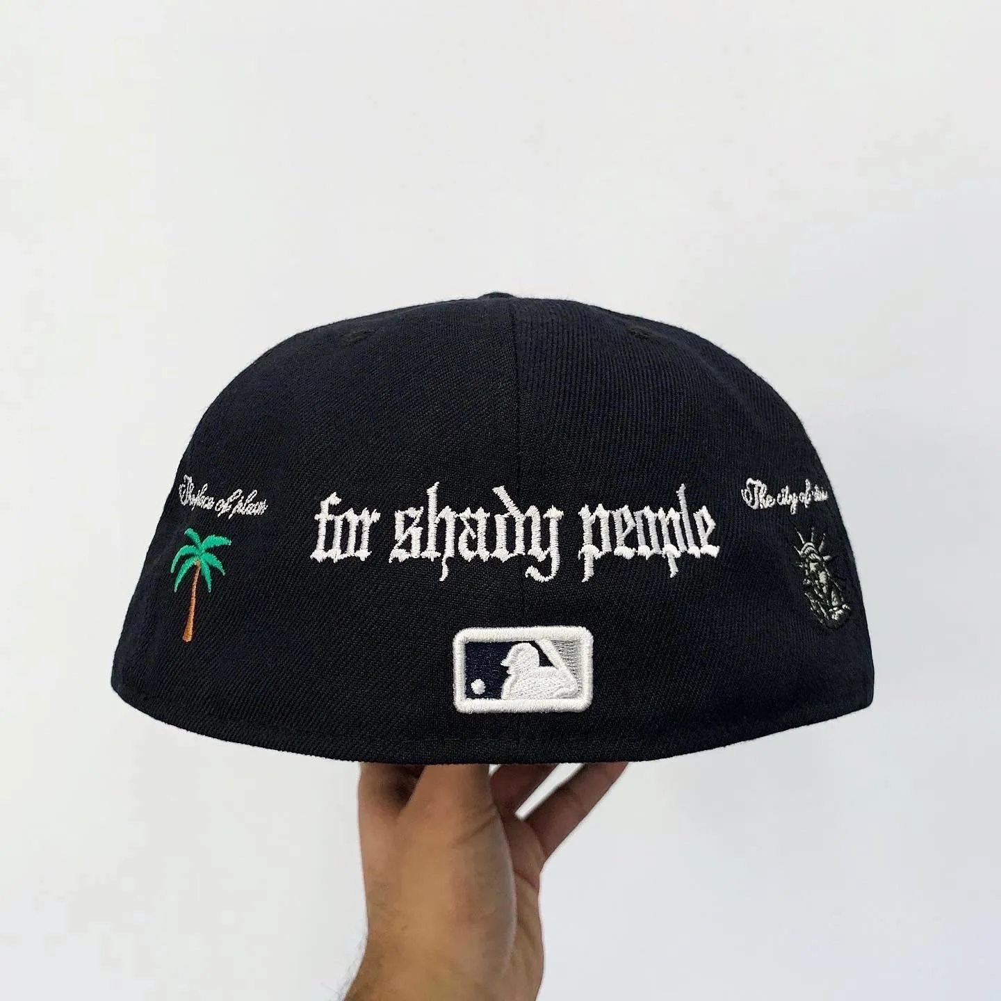A SUNNY PLACE FOR SHADY PEOPLE FITTED CAP | Parallel