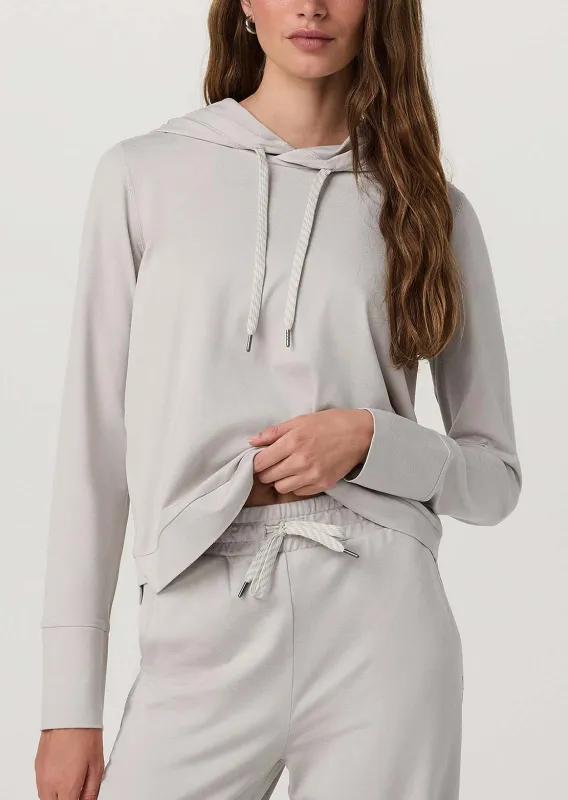 Vuori Women's Halo Essential Hood made by Vuori