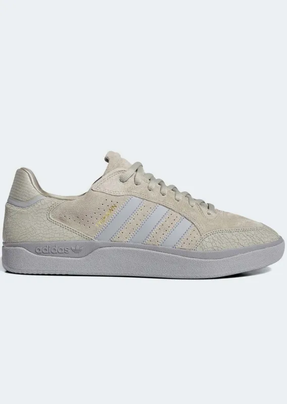 Adidas Skate Men's Tyshawn Low Skate Shoes sold by Prfo