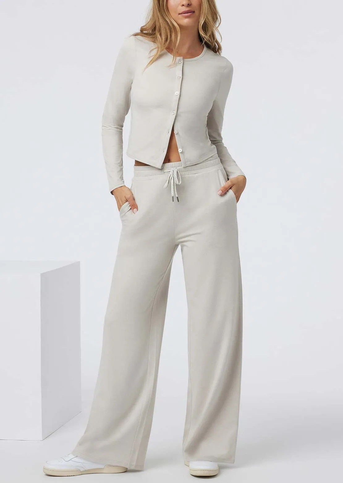 Vuori Women's Halo Essential Wideleg Pants sold by Prfo product image thumbnail 3