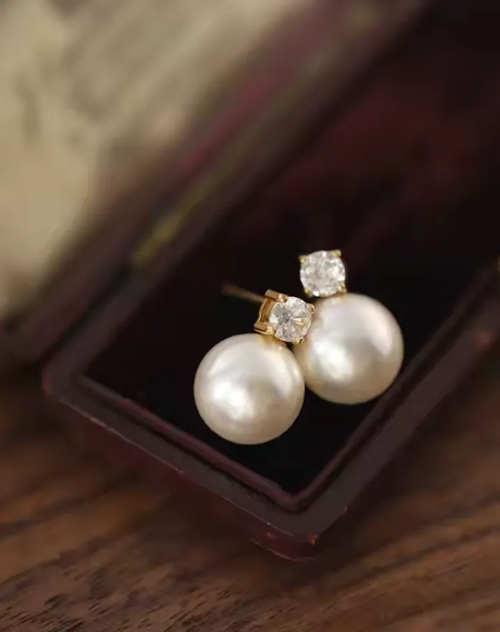 Pearl Stud Earring sold by Valencia Boutique product image thumbnail 3