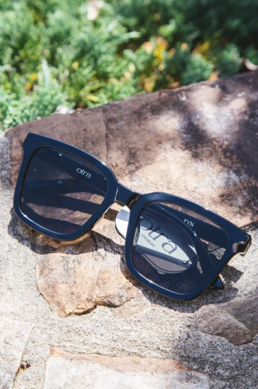 Fyn Oversized Frame Sunglasses, Black/Green | Otra sold by North & Main Clothing Company