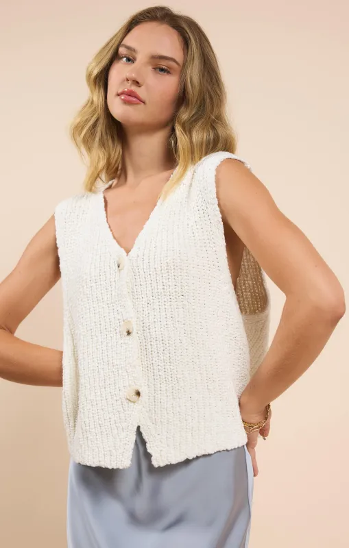 Arlo Cardi Vest, White | Sadie & Sage sold by North & Main Clothing Company