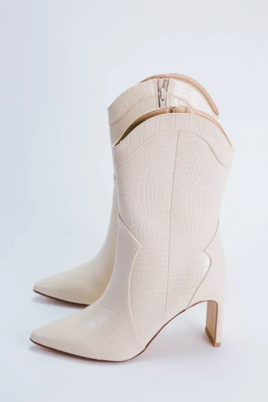 Forester Cool Croc Boot, Cream | Chinese Laundry made by North & Main Clothing Company