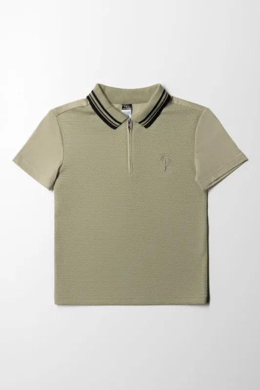 Textured Golfer Green sold by Ackermas