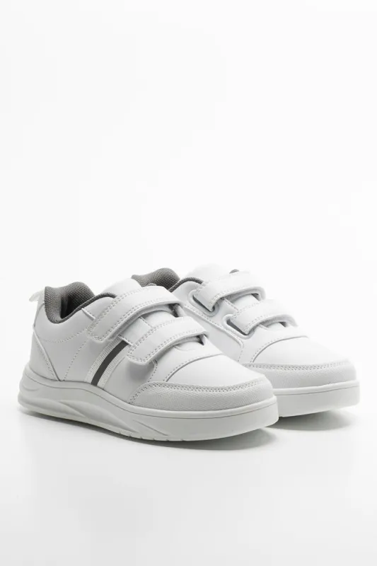 Trainer White sold by Ackermas