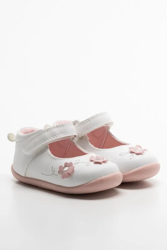 Flower Shoe White sold by Ackermas