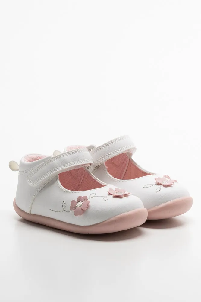 Flower Shoe White sold by Ackermas