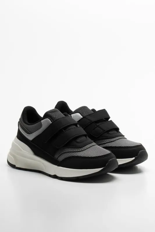 Retro Trainer Black sold by Ackermas