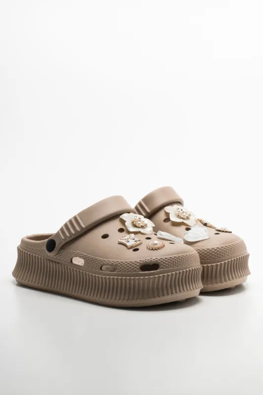 Flower Clog Natural sold by Ackermas