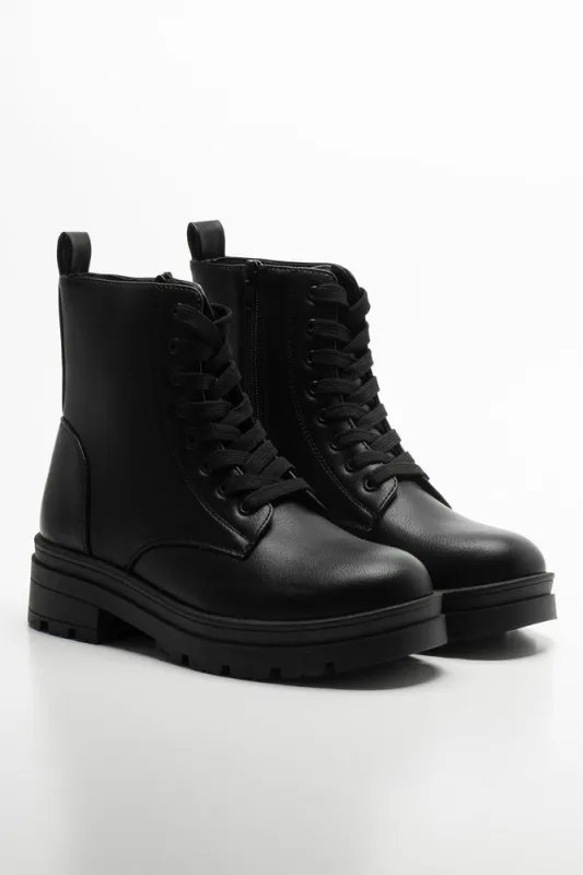 Boots Black sold by Ackermas