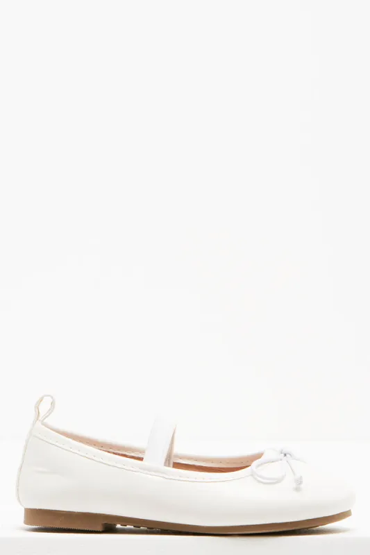 Pumps White sold by Ackermas