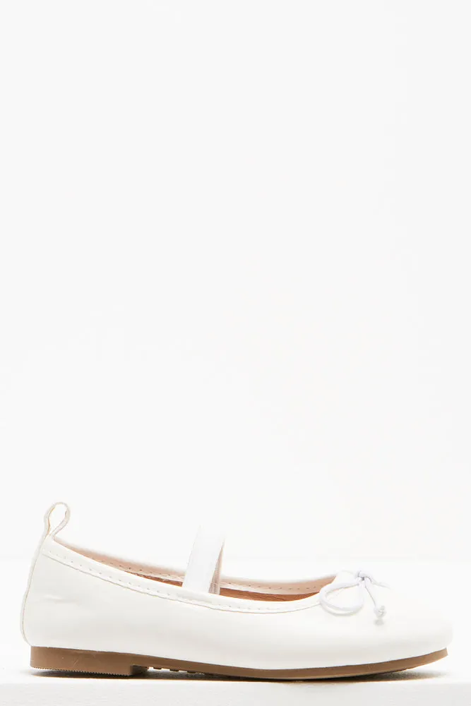 Pumps White sold by Ackermas