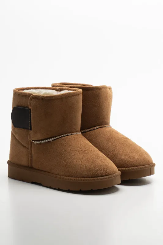 Boots Natural sold by Ackermas