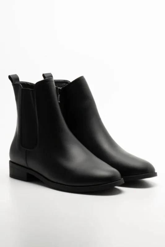 Chelsea Boot Black sold by Ackermas