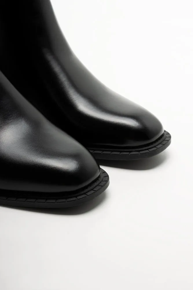 Trim Detail Chelsea Boots Black sold by Ackermas product image thumbnail 3