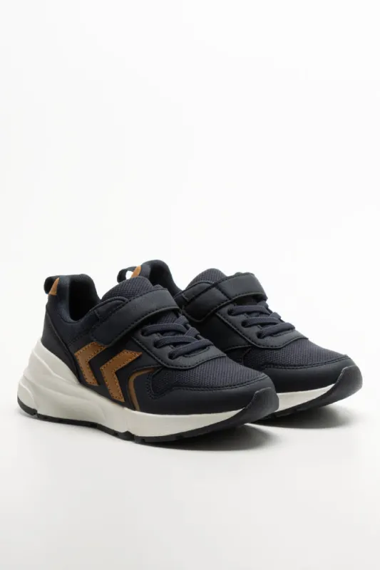 Retro Trainers Navy sold by Ackermas