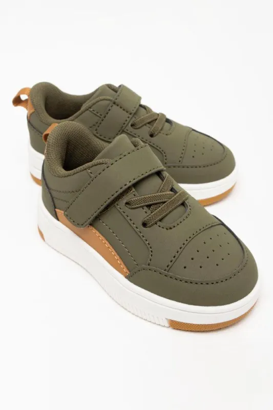 Sneaker Olive Green sold by Ackermas