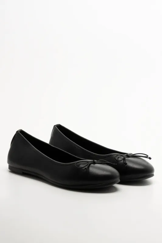 Ballerina Pumps Black sold by Ackermas