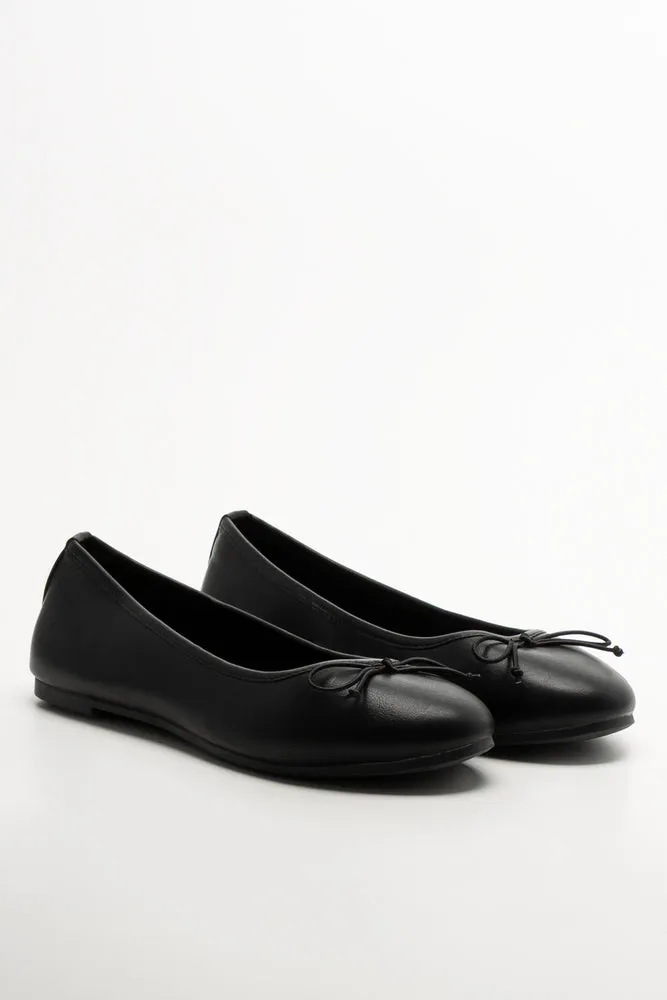 Ballerina Pumps Black sold by Ackermas