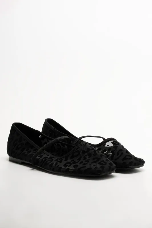 Mesh Pump Black sold by Ackermas