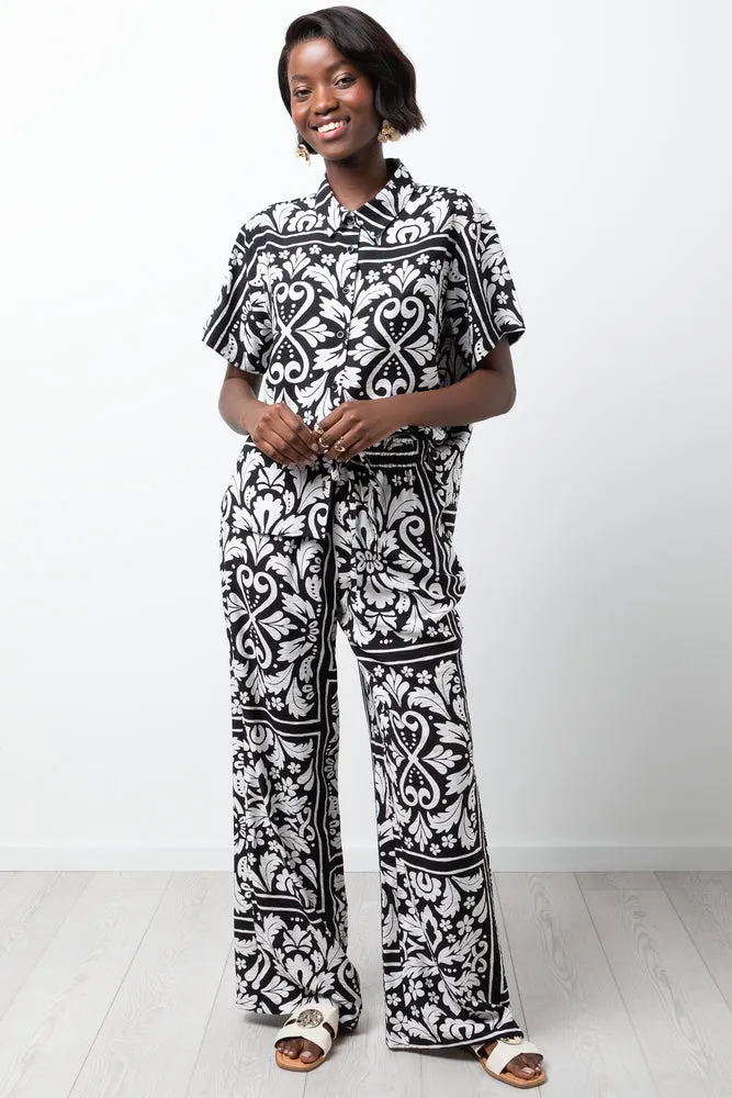 Relaxed Pants Black sold by Ackermas