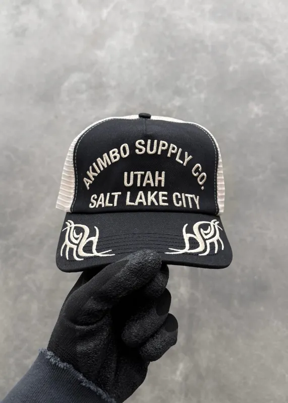 TRUCKER CAP - BLACK / OFF-WHITE made by Akimbo