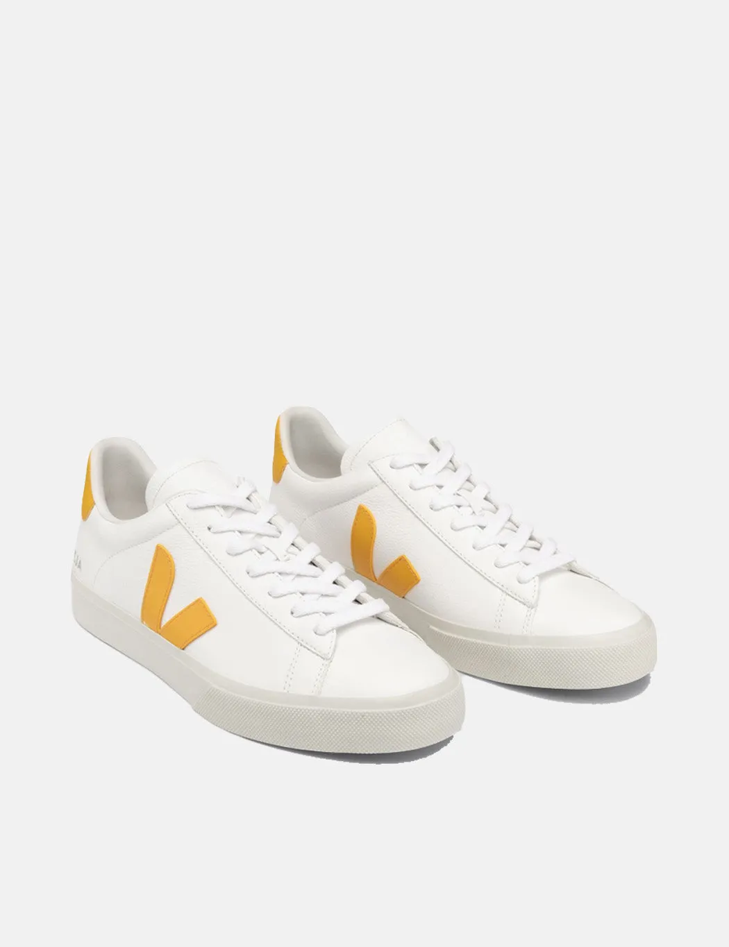 Veja Campo Trainers (Chromefree Leather) - Extra White/Ouro sold by Article London product image thumbnail 2