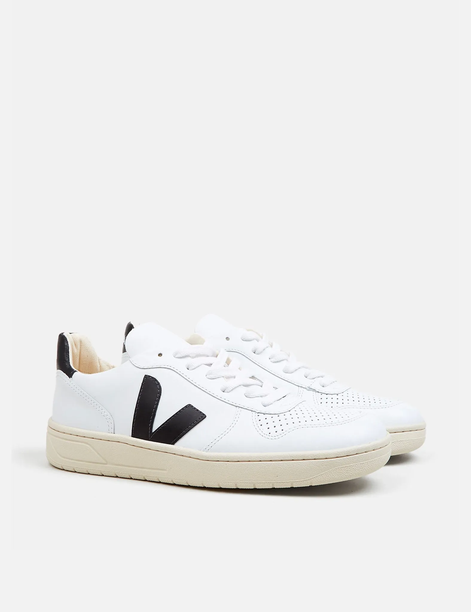 Veja V-10 Trainers - Leather White/Black sold by Article London product image thumbnail 2