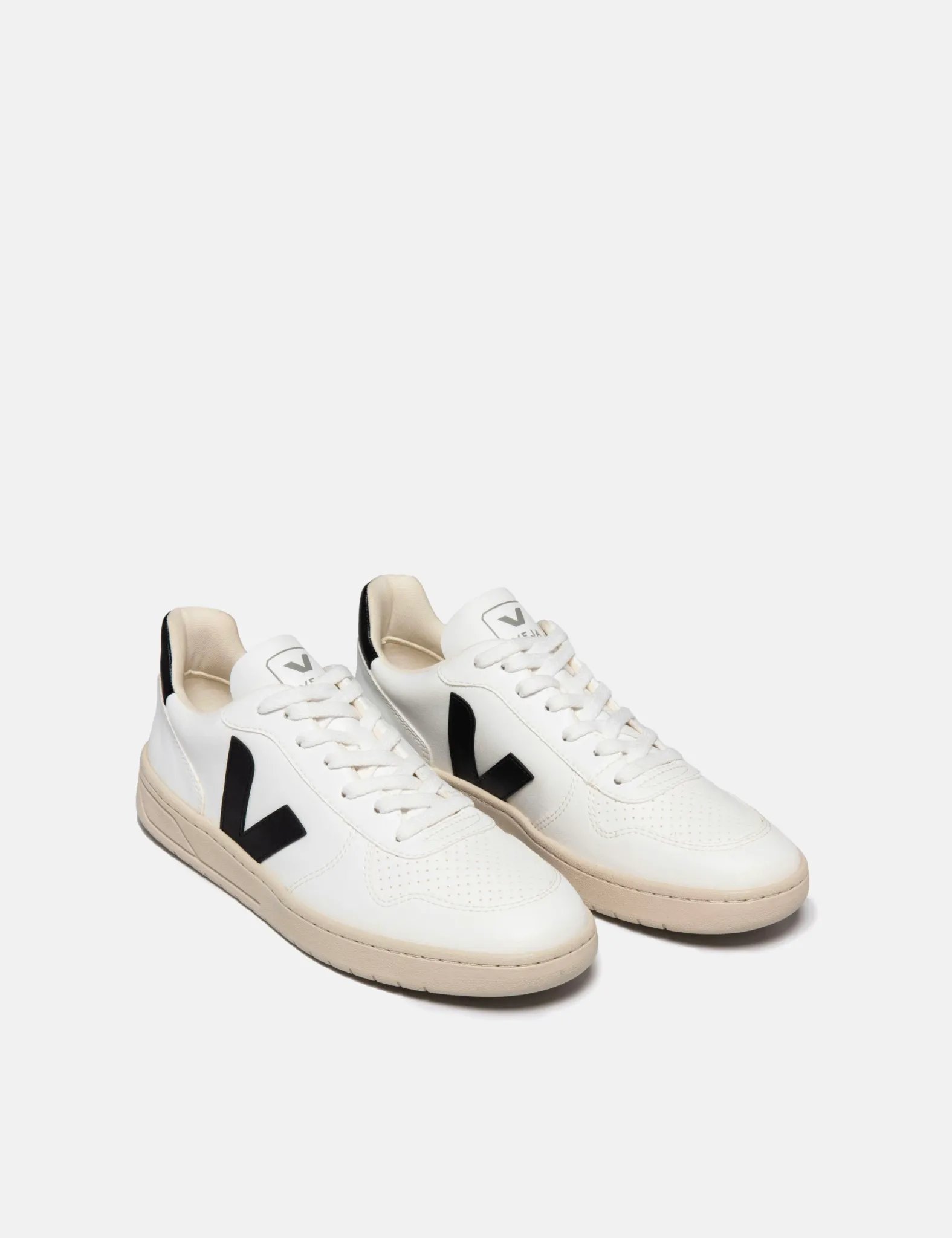 Veja V-10 CWL Trainers - White/Black sold by Article London product image thumbnail 2