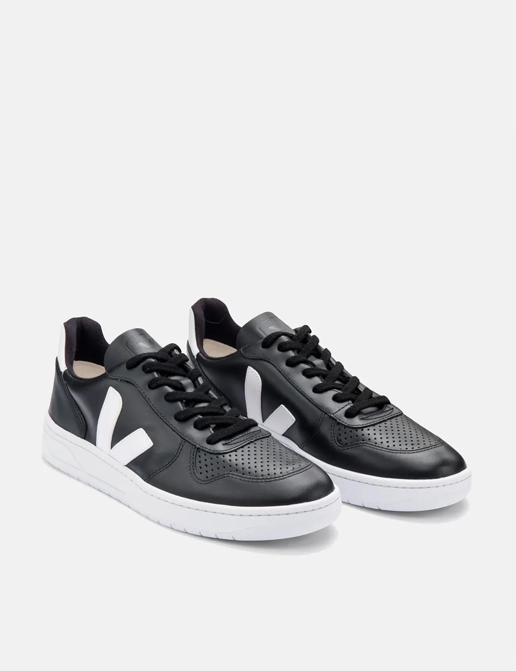 Veja V-10 Leather Trainers - Black/White sold by Article London product image thumbnail 3