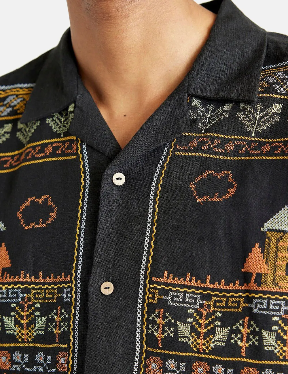 Percival Fairytale Tapestry Short Sleeve Shirt (Linen) - Black sold by Article London product image thumbnail 2