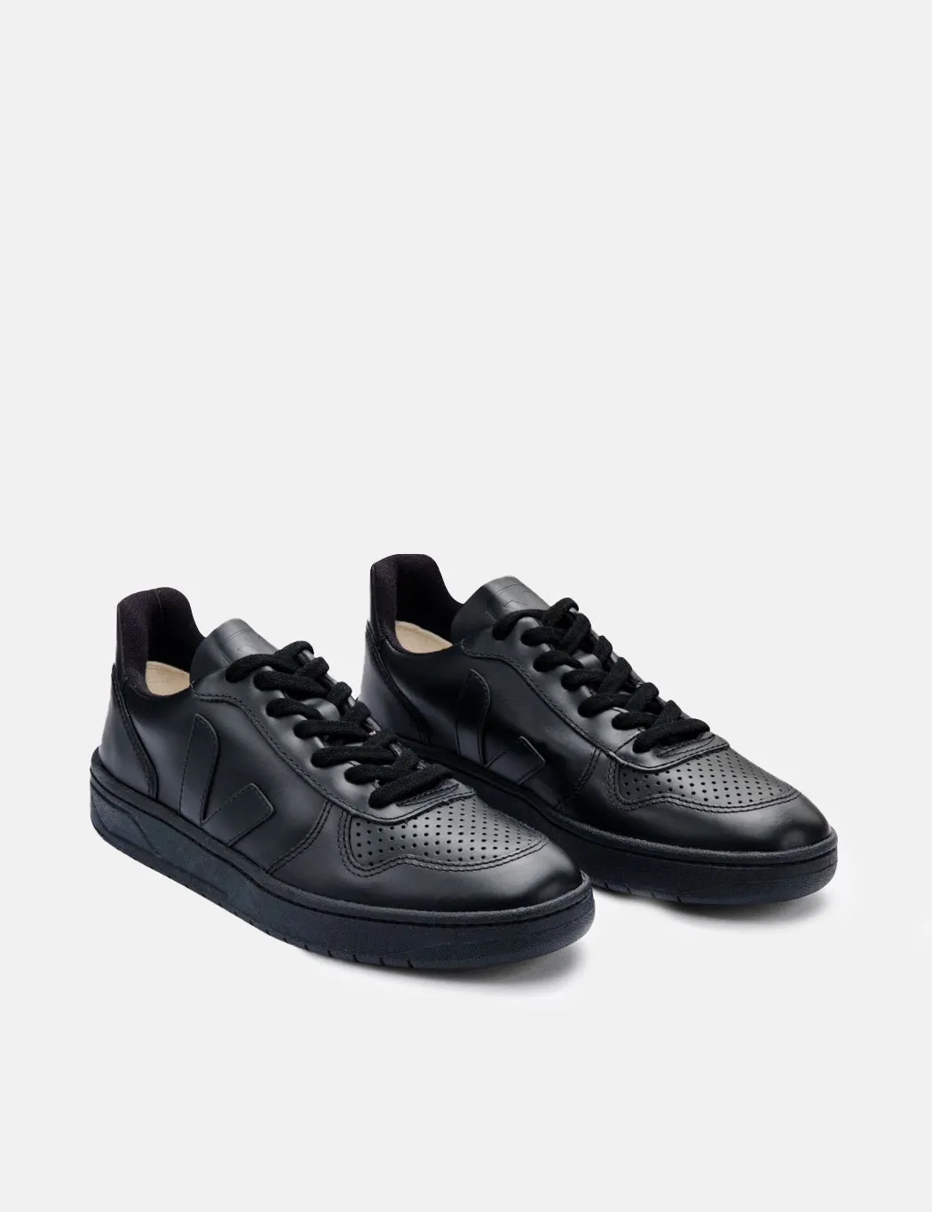 Veja V-10 CWL Trainers - Black/Black sold by Article London product image thumbnail 3