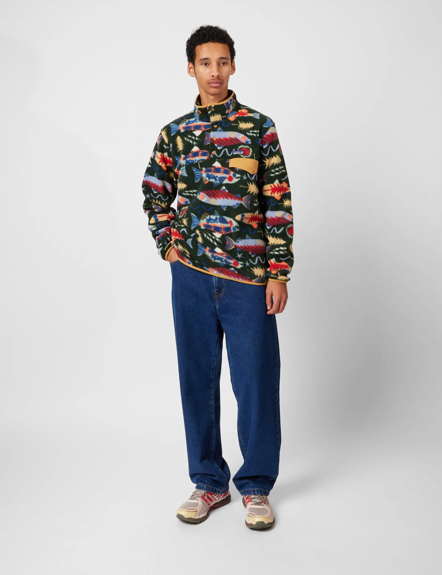 Patagonia LW Synchilla Snap-T Fleece - Salmon Energy: Old Growth Green sold by Article London product image thumbnail 4