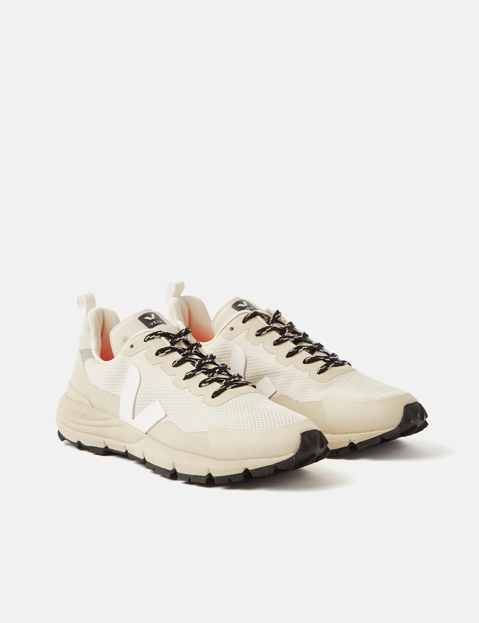 Veja Dekkan Alveomesh Trainers - Natural White sold by Article London product image thumbnail 2